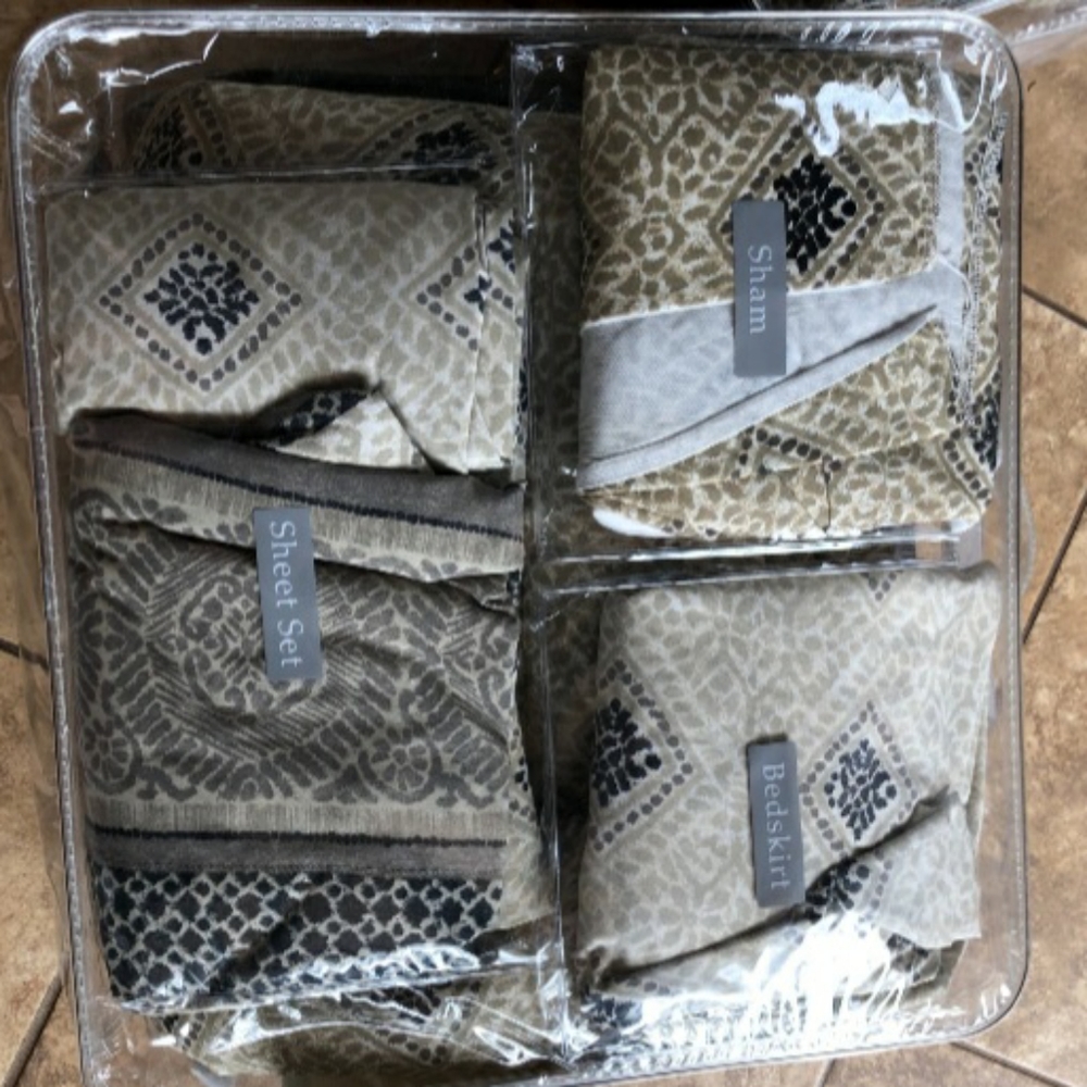 Twin Bedding Set - Picture 3 of 6